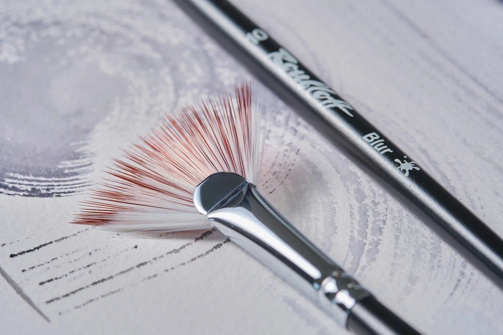 Blur brush // Synthetic, Fan // by Roubloff - Artish