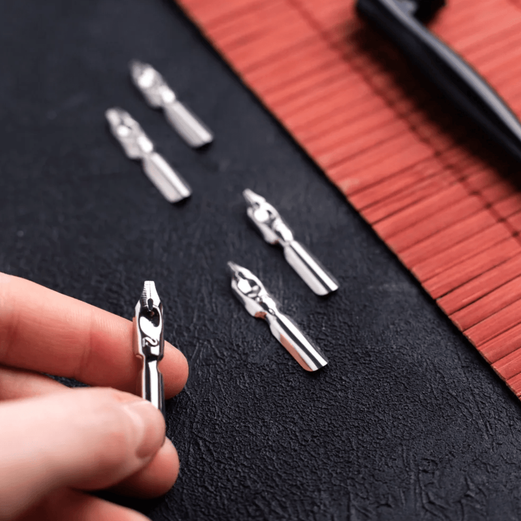 Zen // Calligraphy set 5 pens with oblique holder by Malevich - Artish