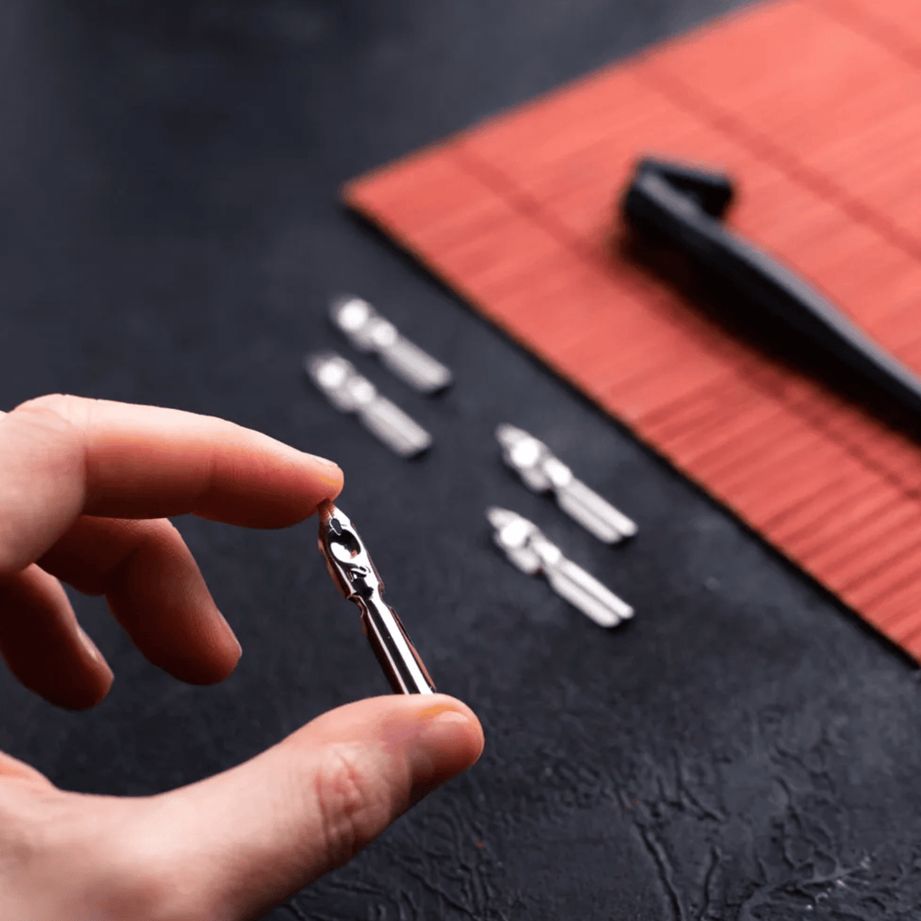 Zen // Calligraphy set 5 pens with oblique holder by Malevich - Artish